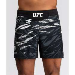 UFC fusion Venum authentic fight night shorts schwarz weiß 3