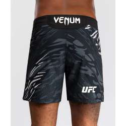 UFC fusion Venum authentic fight night shorts schwarz weiß 4